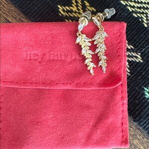 Beautiful, sparkling, super light weight earrings. New from hey Harper.